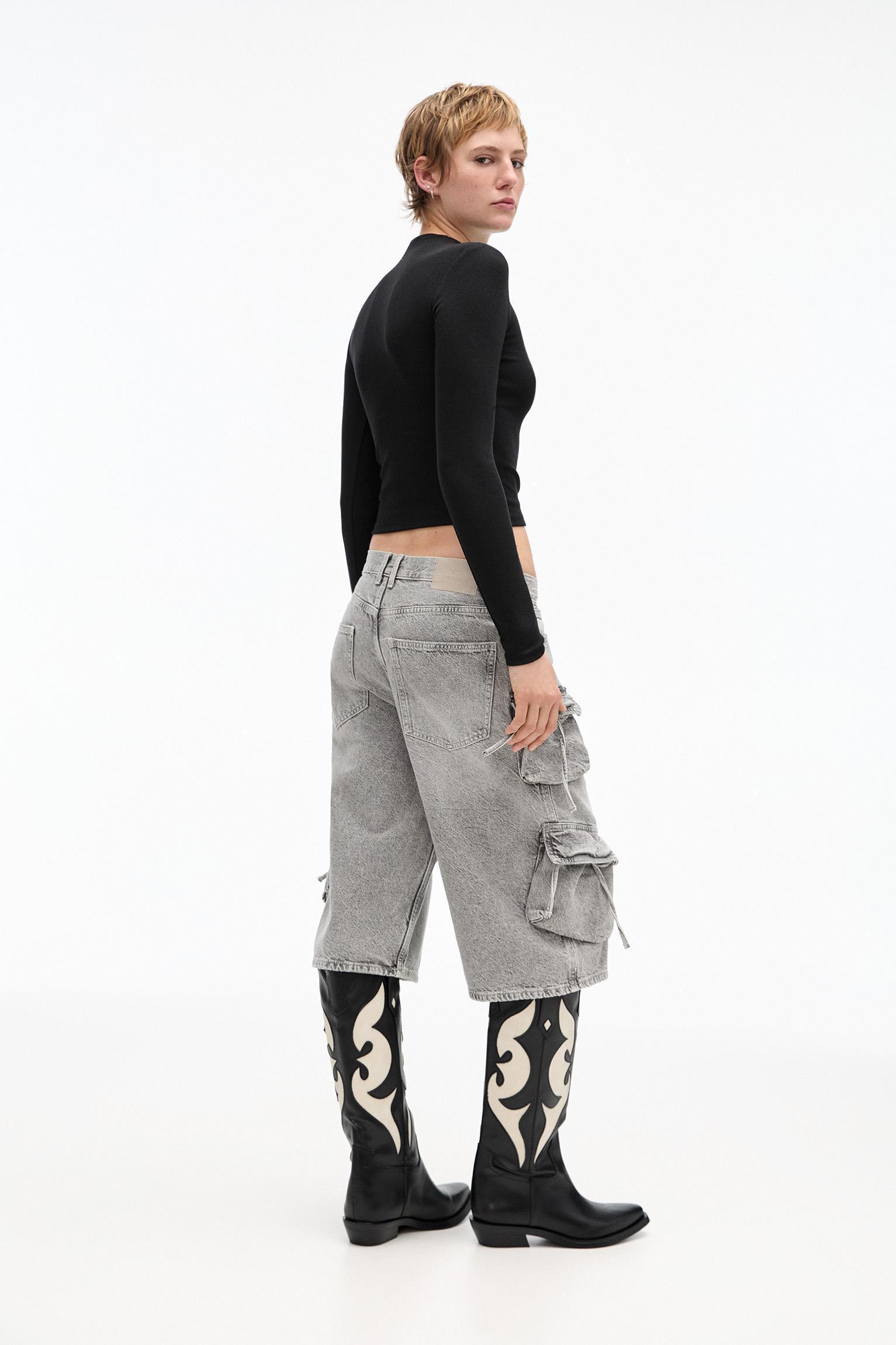 High neck T-shirt Product Image