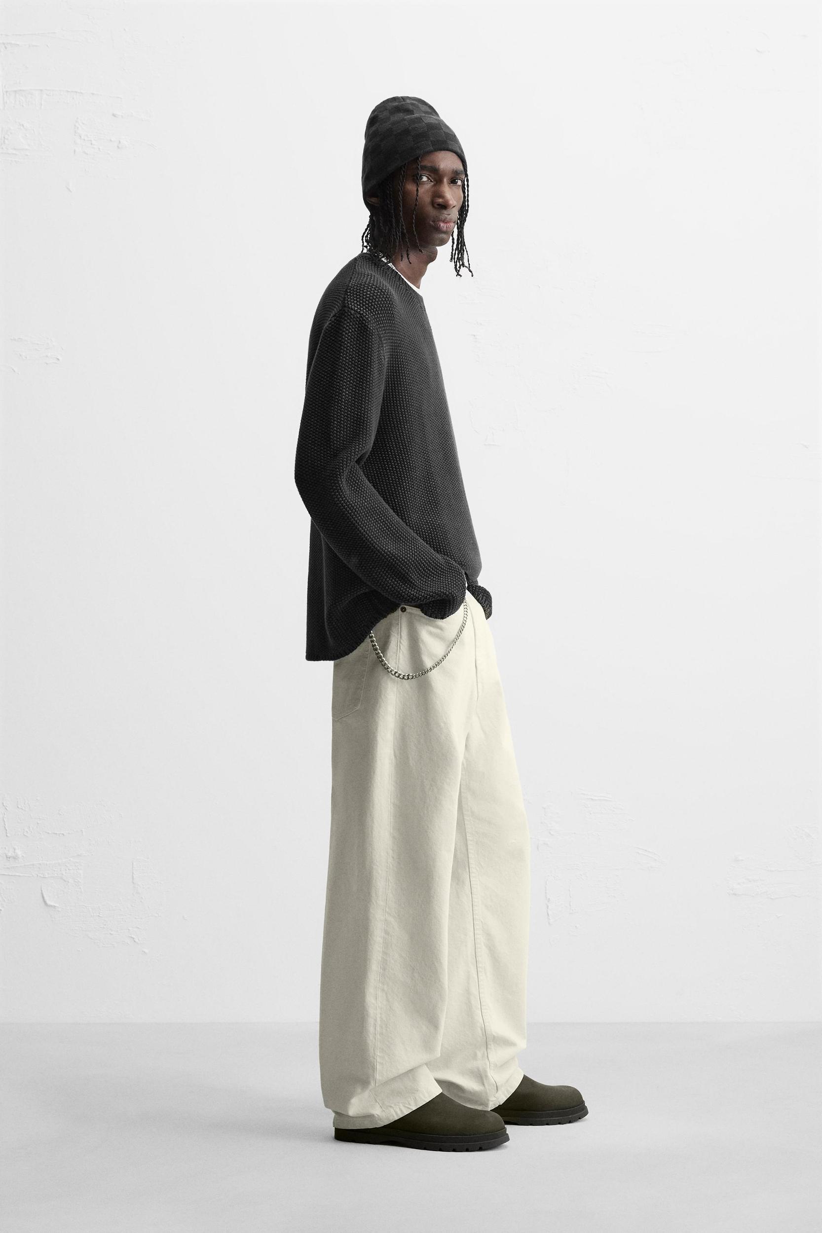 RELAXED FIT SWEATER Product Image