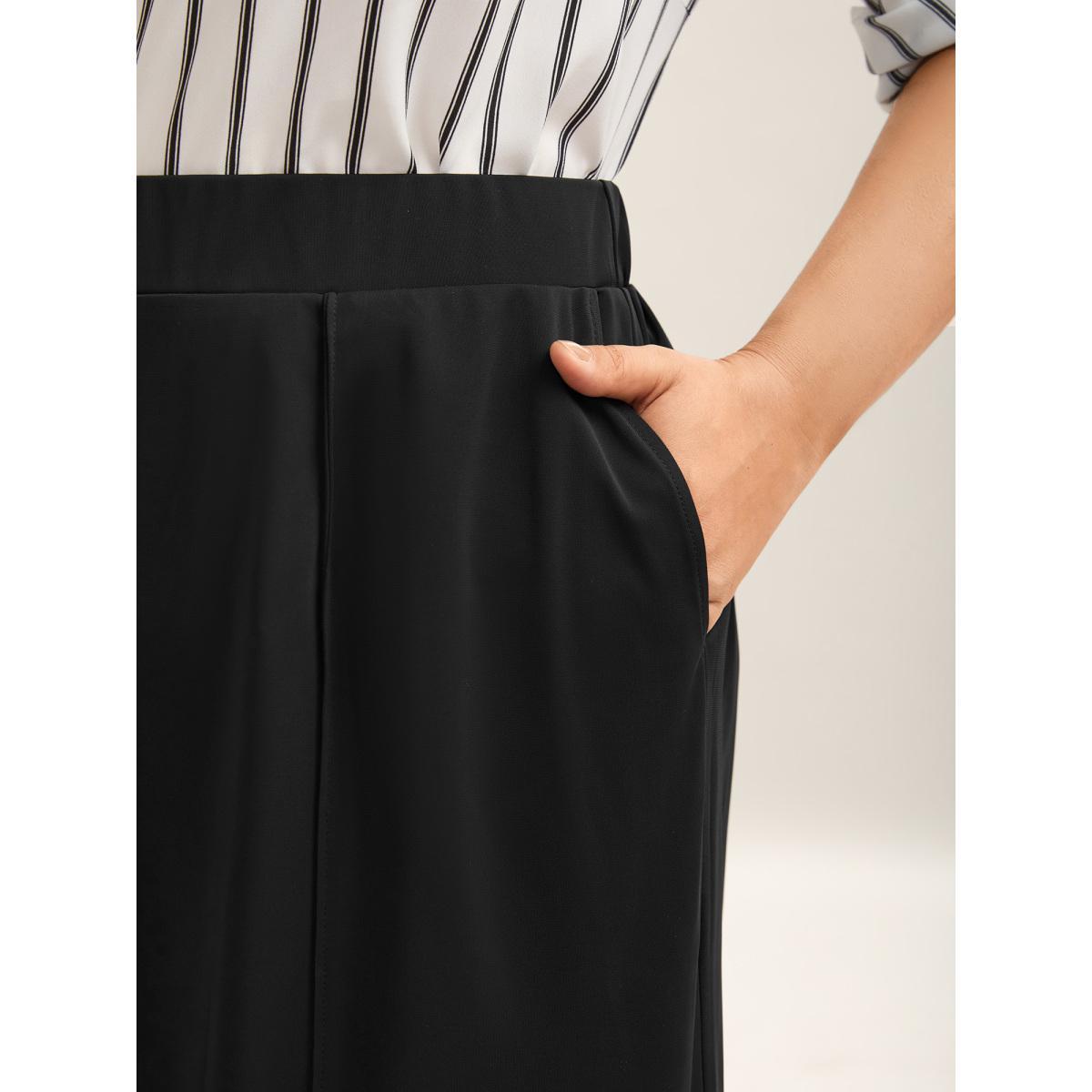 Plus Size Stretchy Pleated Pockets Wide-Leg Pants Women Black At the Office Wide Leg Mid Rise Work Pants BloomChic 18-20/2X Product Image