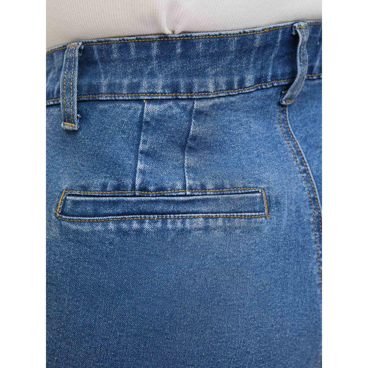 Plus Size Pull-On Stretchy Waist Denim Shorts Women Denimblue Medium stretch Everyday-Casual Slanted pocket Casual Denim Shorts BloomChic 26/4X Product Image