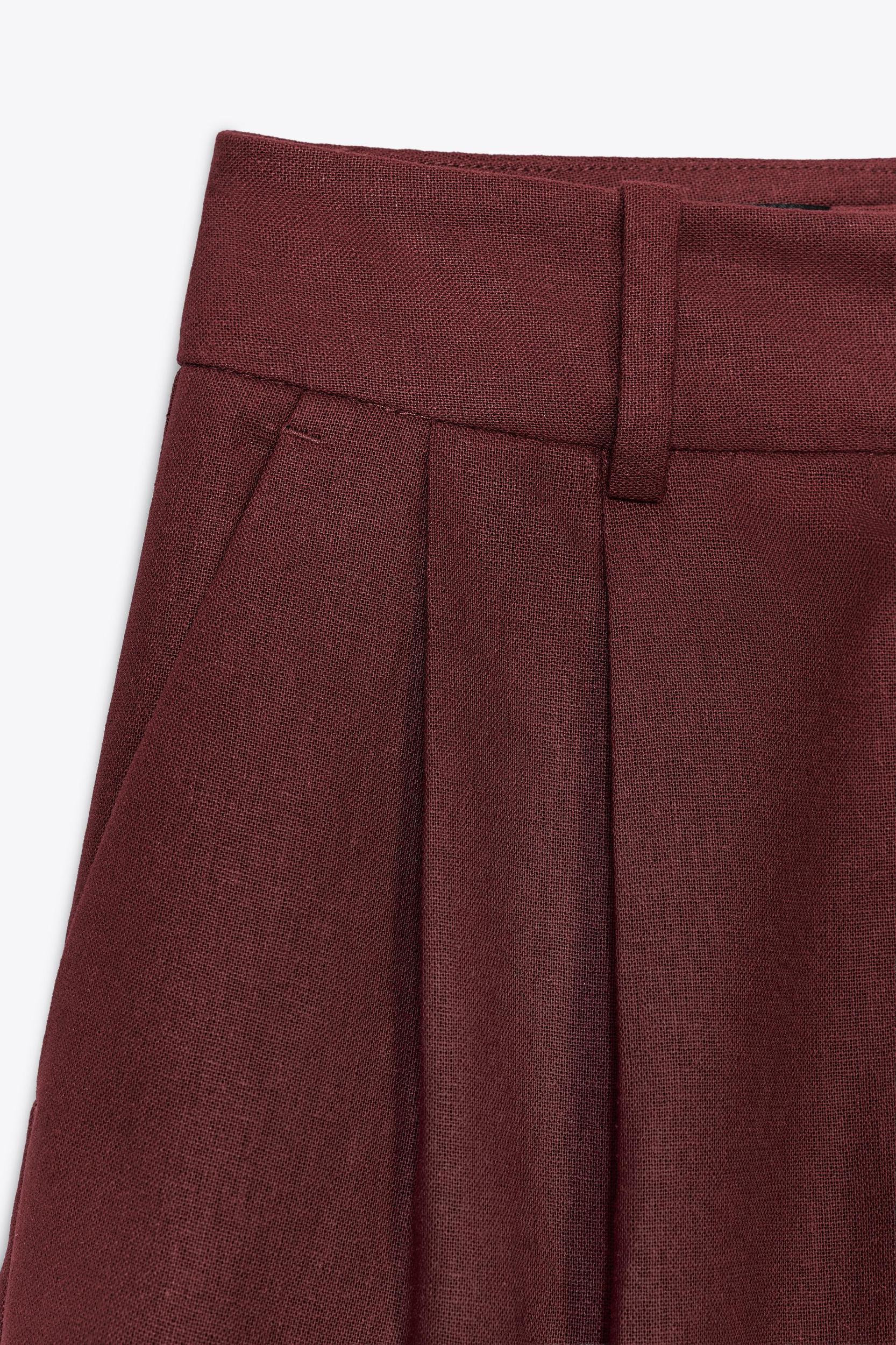 PLEATED LINEN BERMUDA SHORTS Product Image