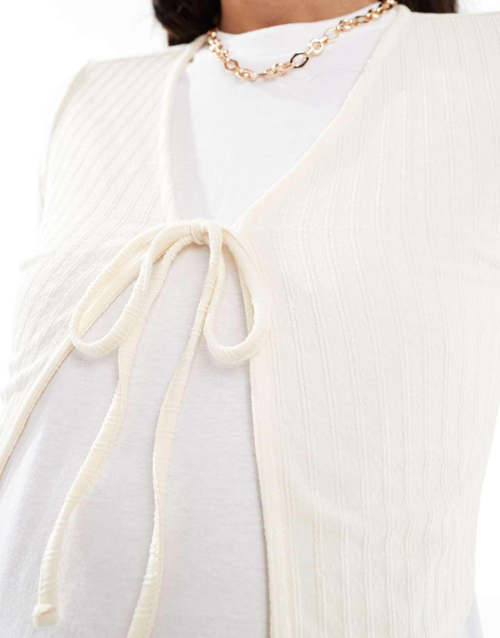 Mamalicious Maternity cropped ribbed cardigan in cream Product Image