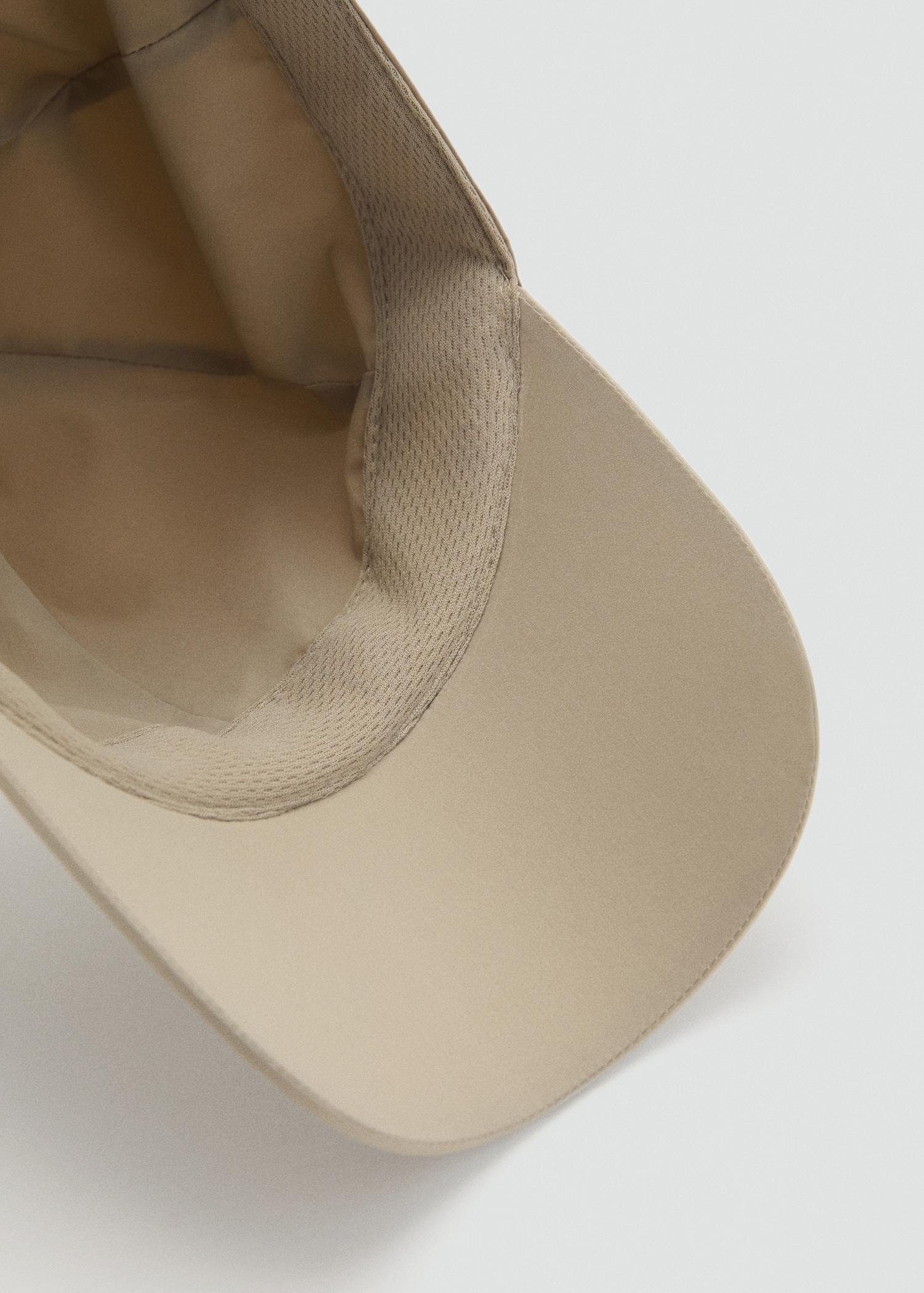 Cap with visor - Men | MANGO USA Product Image
