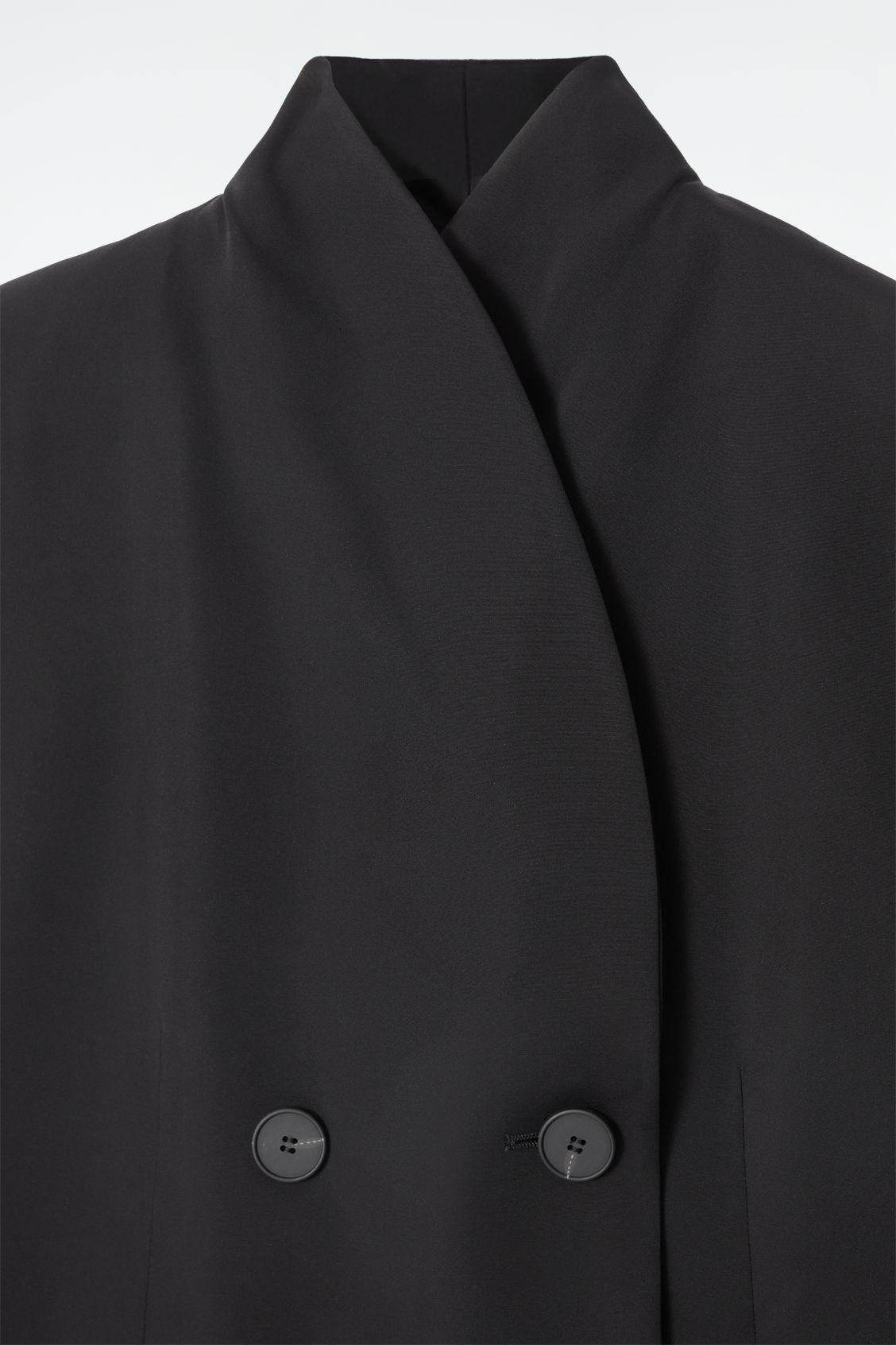 THE ELONGATED SLEEVELESS BLAZER Product Image