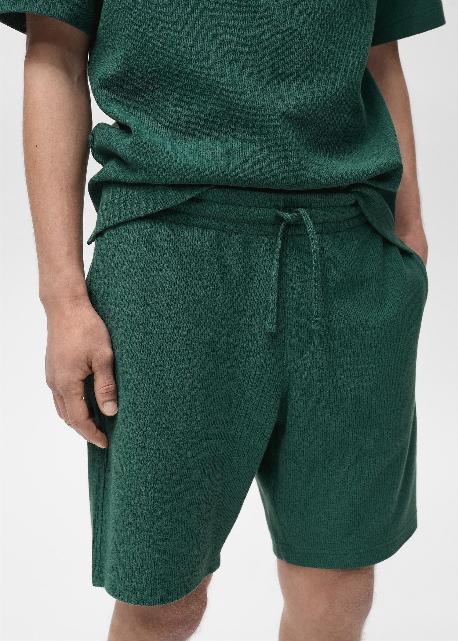 Textured cotton bermuda shorts with drawstring - Men | MANGO USA Product Image