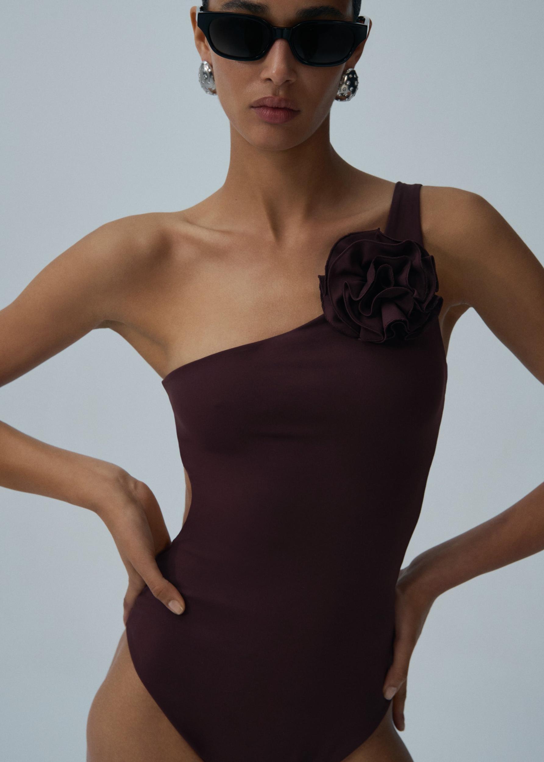Back cutout swimsuit in brown Product Image