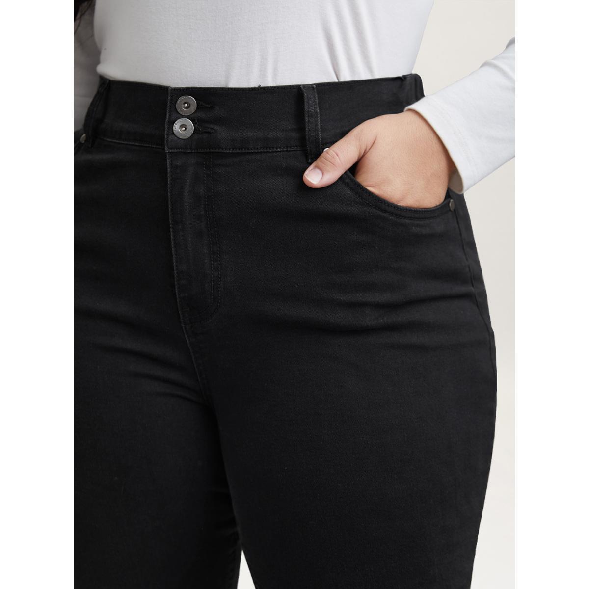 Plus Size Buttons Mid-Rise Curvy Skinny-Fit Jeans Women Denimblack Elegant Button Medium stretch Slanted pocket Jeans BloomChic 28/5X Product Image
