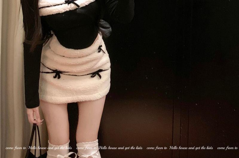 Long-Sleeve Halter Neck Two Tone Fleece Panel Bow Accent Slim Fit Crop Top / High Waist Mini Pencil Skirt Product Image