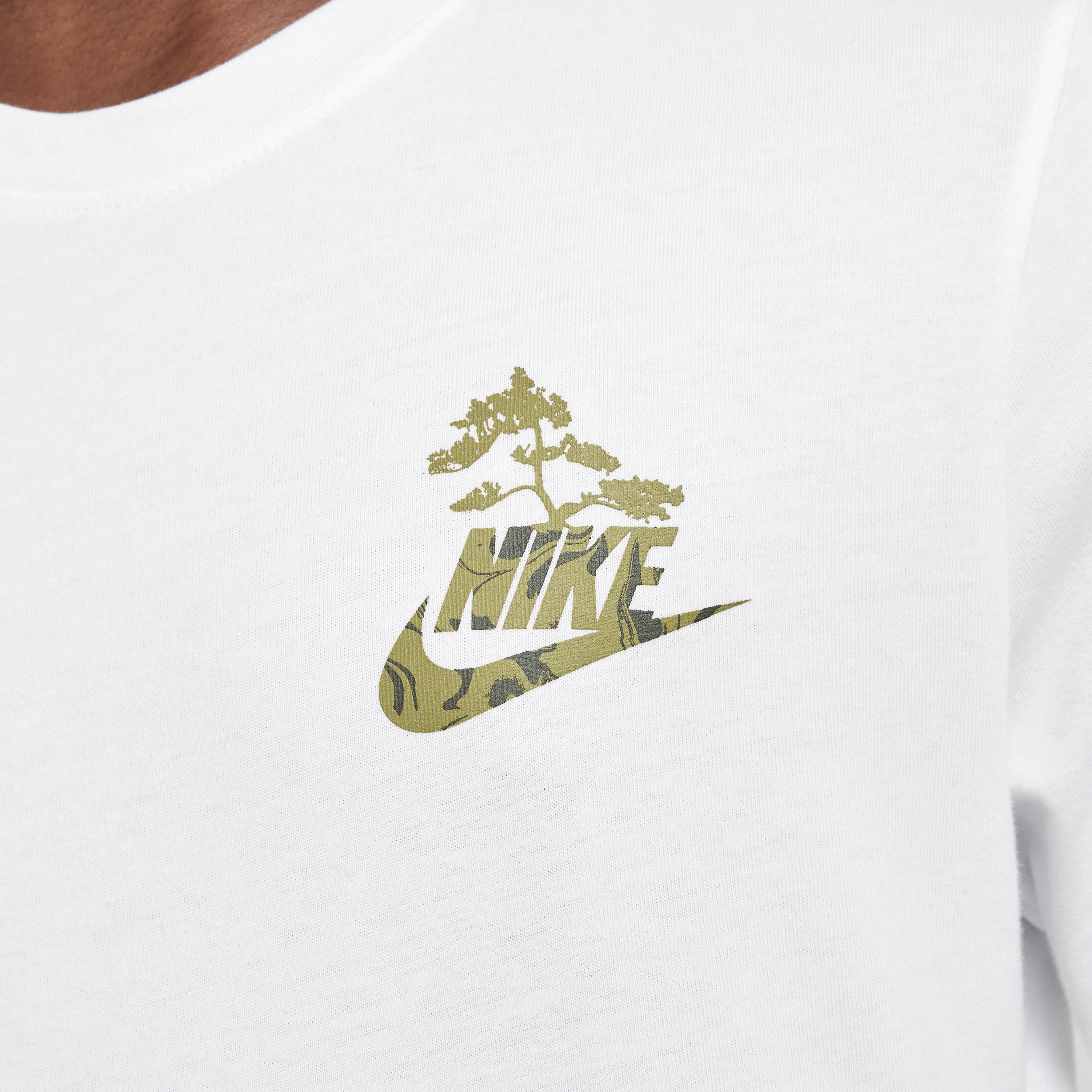 Nike Sportswear Club T-Shirt Product Image