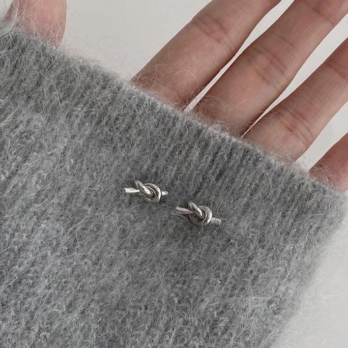 Knot Stud Earring Product Image