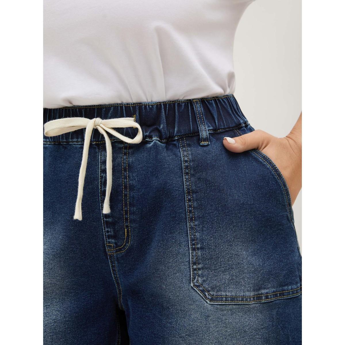 Plus Size Pull-On Elastic Waistband Denim Shorts Women Midblue High stretch Everyday-Casual Slanted pocket Casual Denim Shorts BloomChic 22/3X Product Image