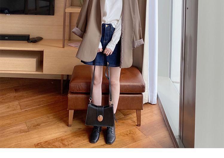 Long-Sleeve V-Neck Plain Knit Top Product Image