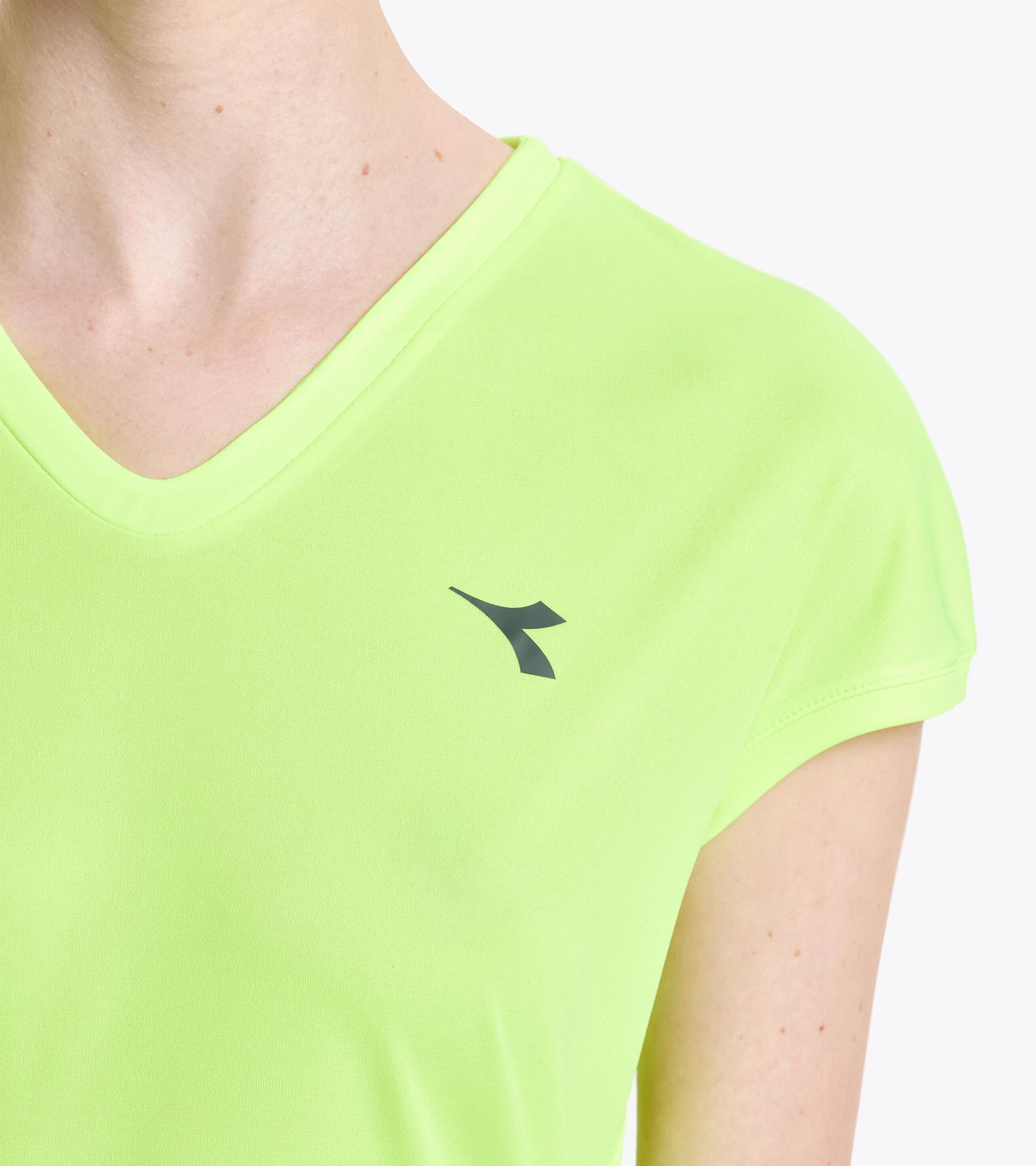 L. T-SHIRT TEAM Product Image