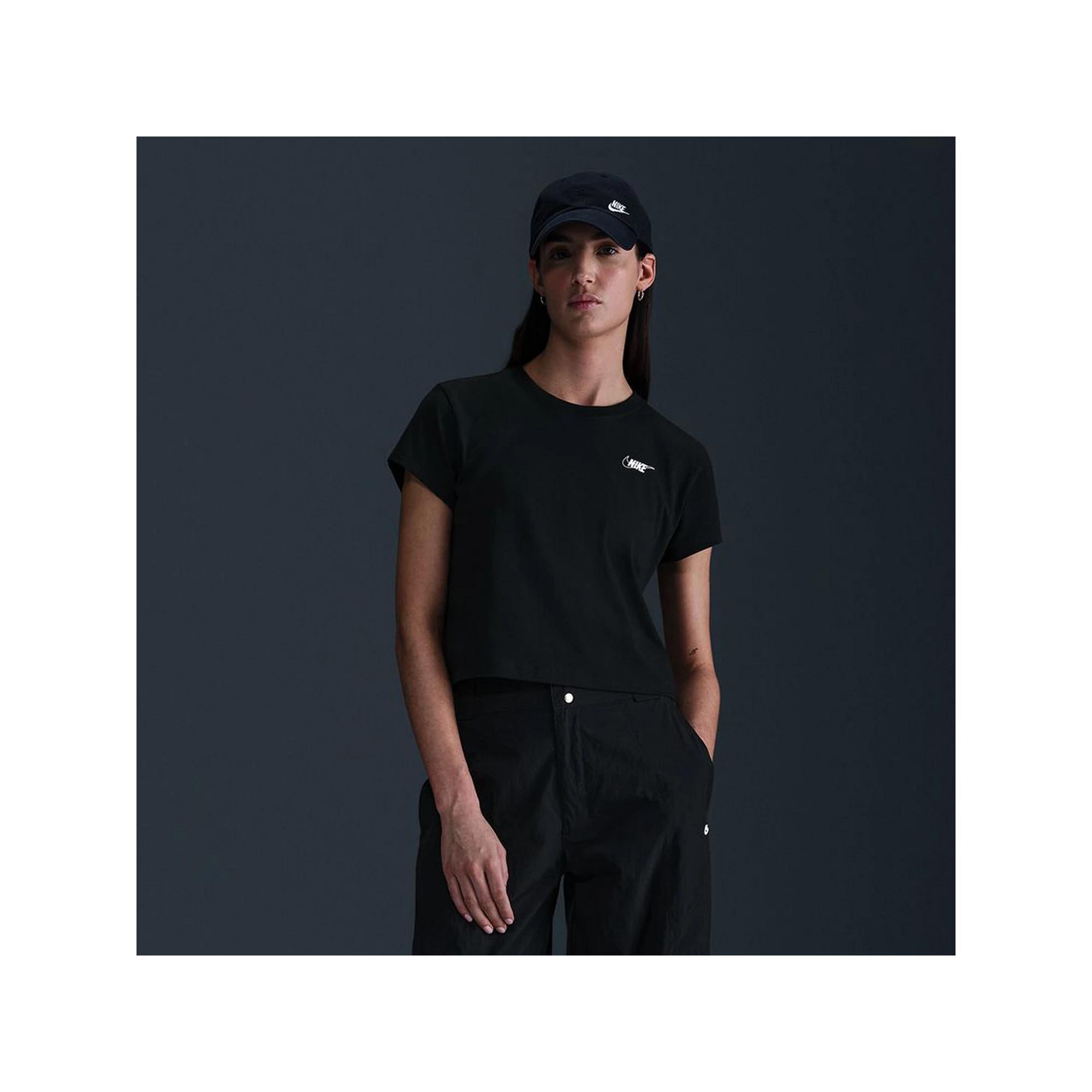 Women's Nike Sportswear Club Short-Sleeve Cropped Graphic T-Shirt Product Image