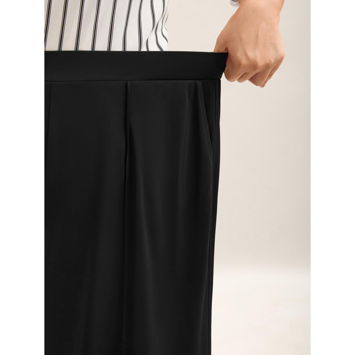 Plus Size Stretchy Pleated Pockets Wide-Leg Pants Women Black At the Office Wide Leg Mid Rise Work Pants BloomChic 18-20/2X Product Image