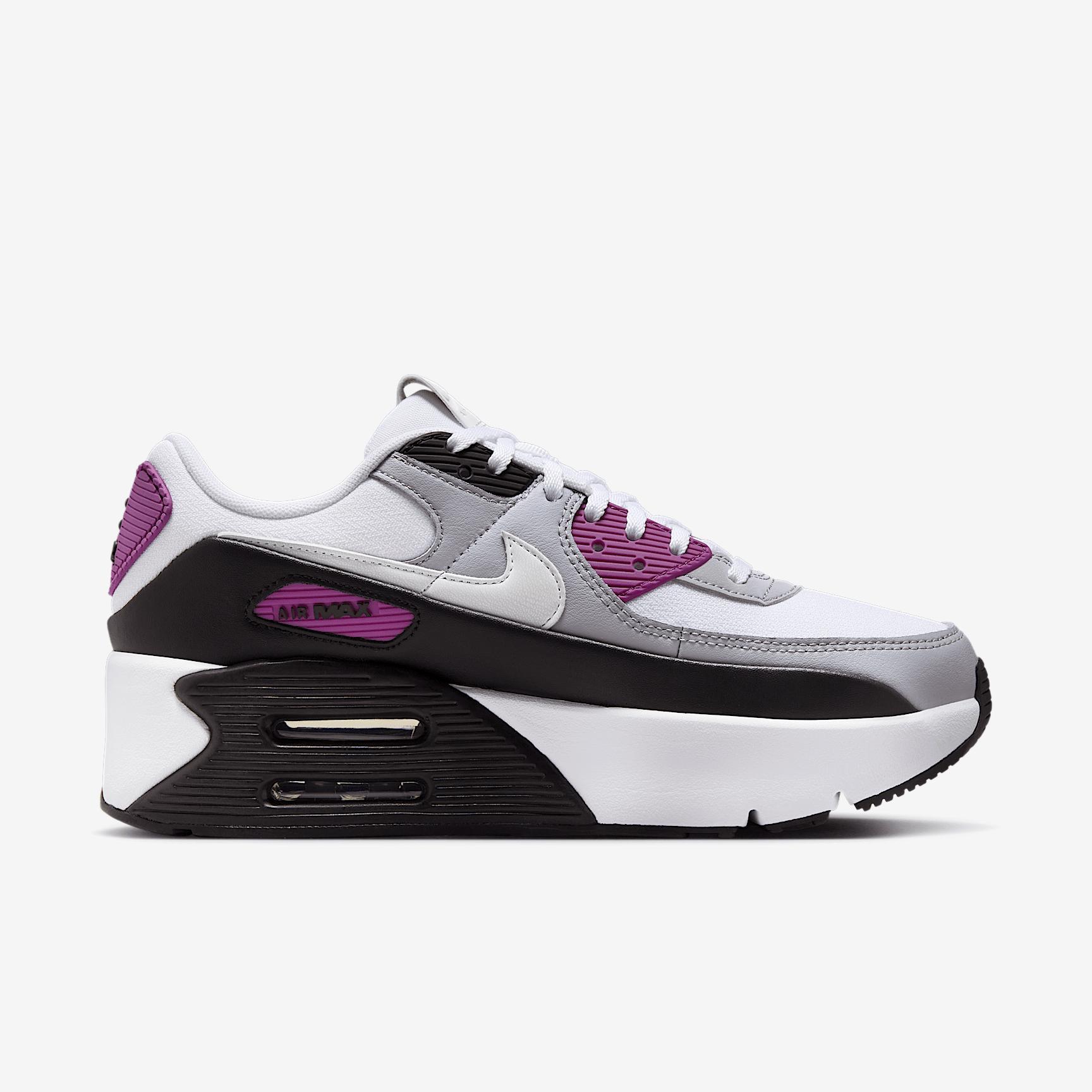 Nike Women's Air Max 90 LV Shoes Product Image