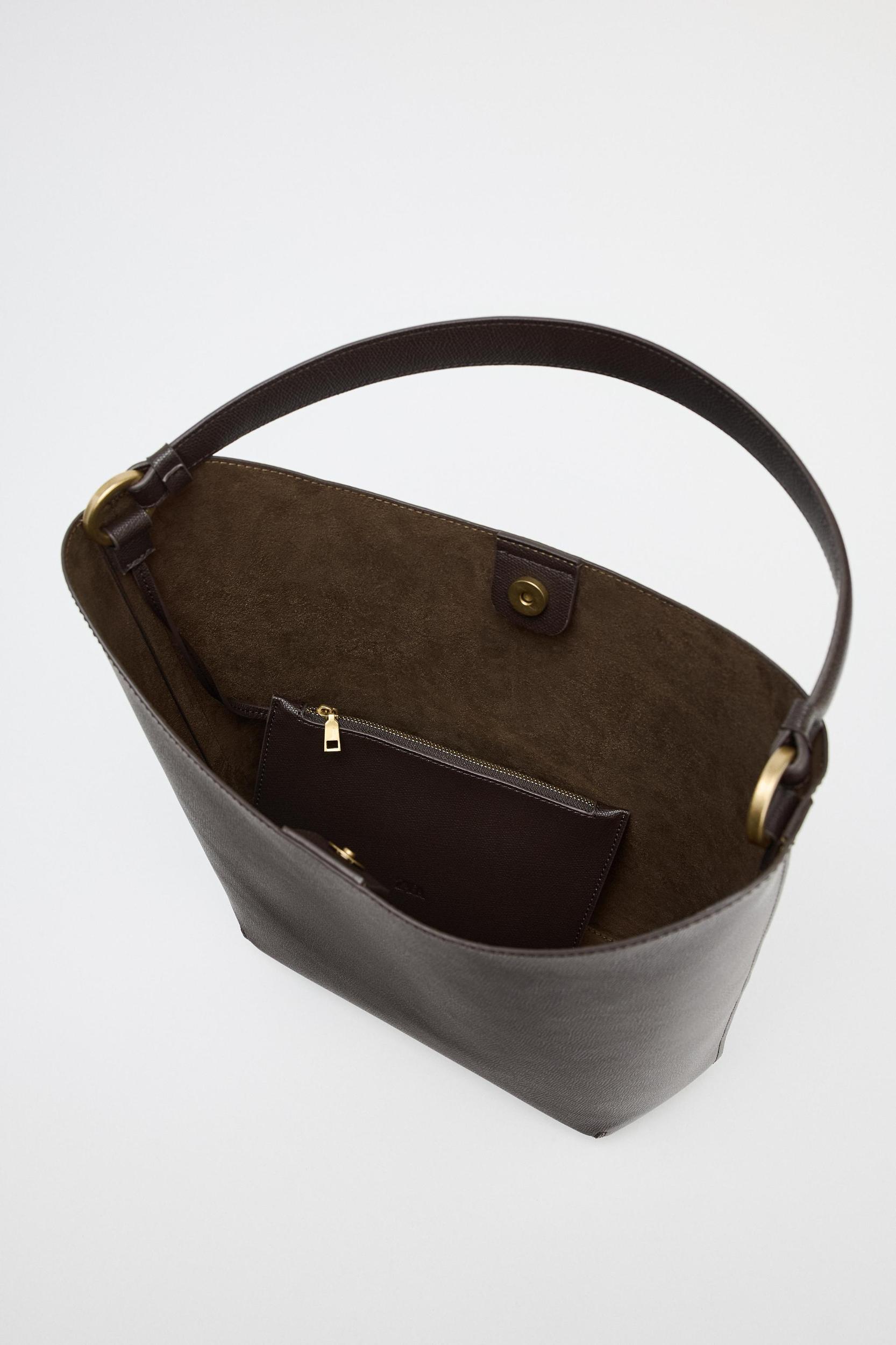 DETAIL SHOULDER BAG Product Image