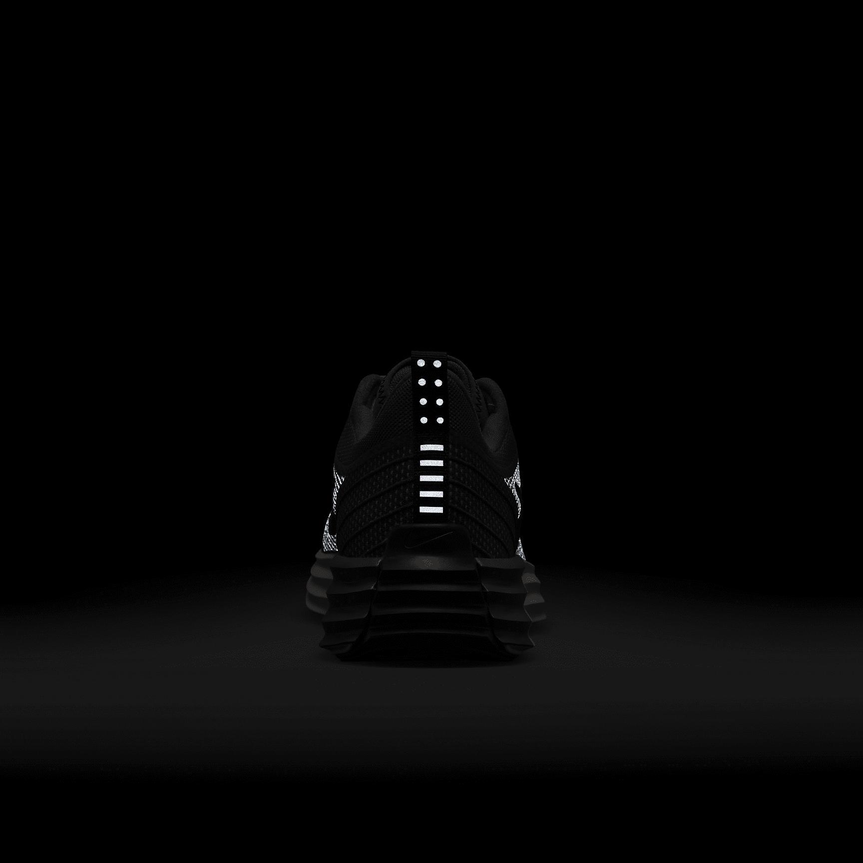 Nike Men's Lunar Roam SE Shoes Product Image