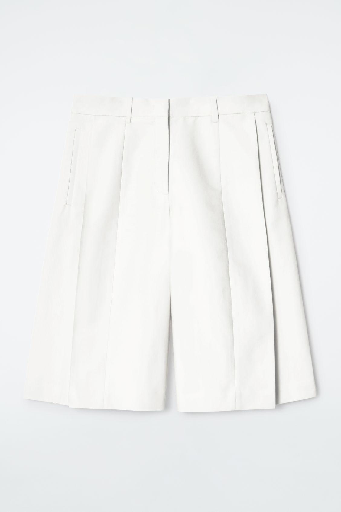 TAILORED WIDE-LEG SHORTS Product Image