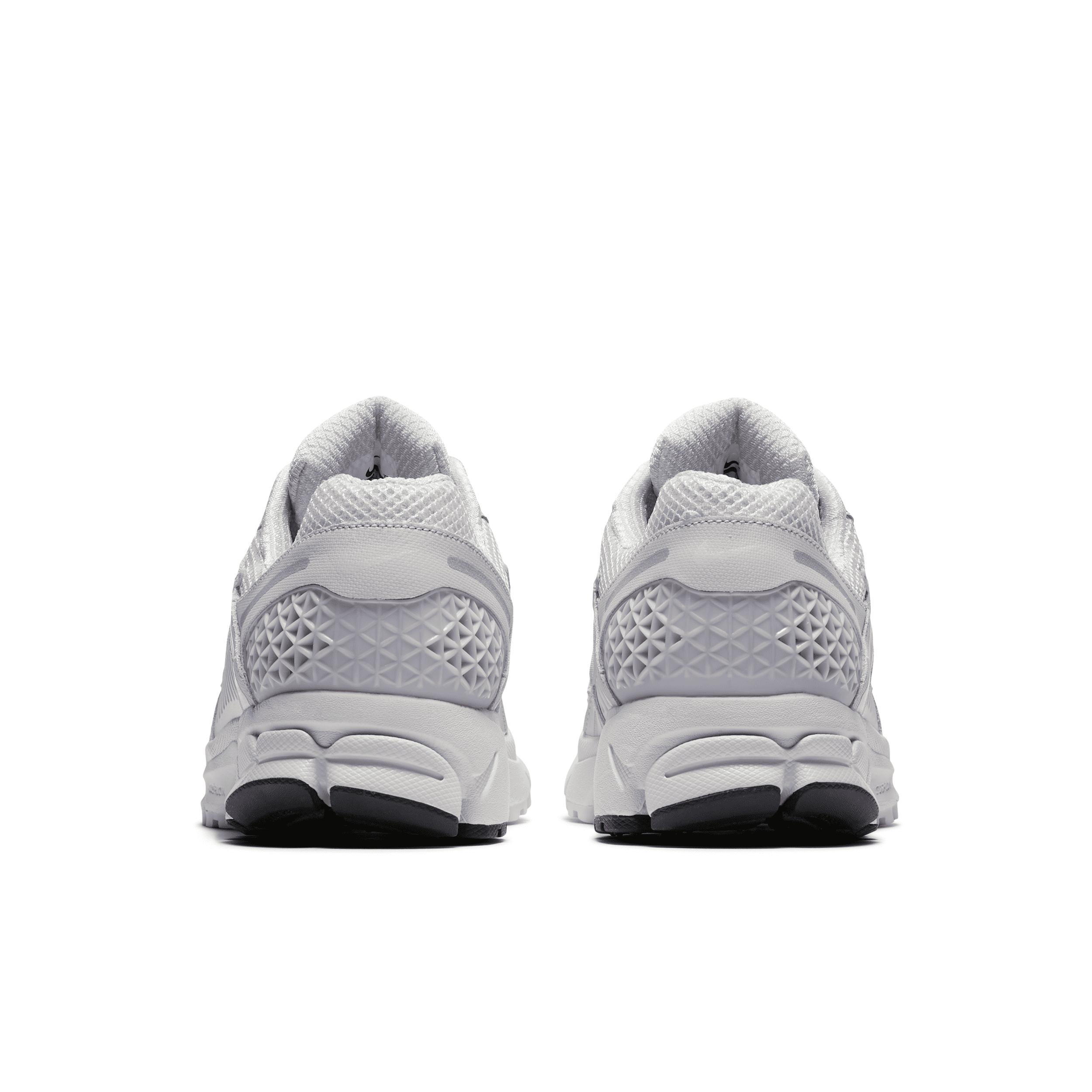 Nike Men's Zoom Vomero 5 Shoes Product Image