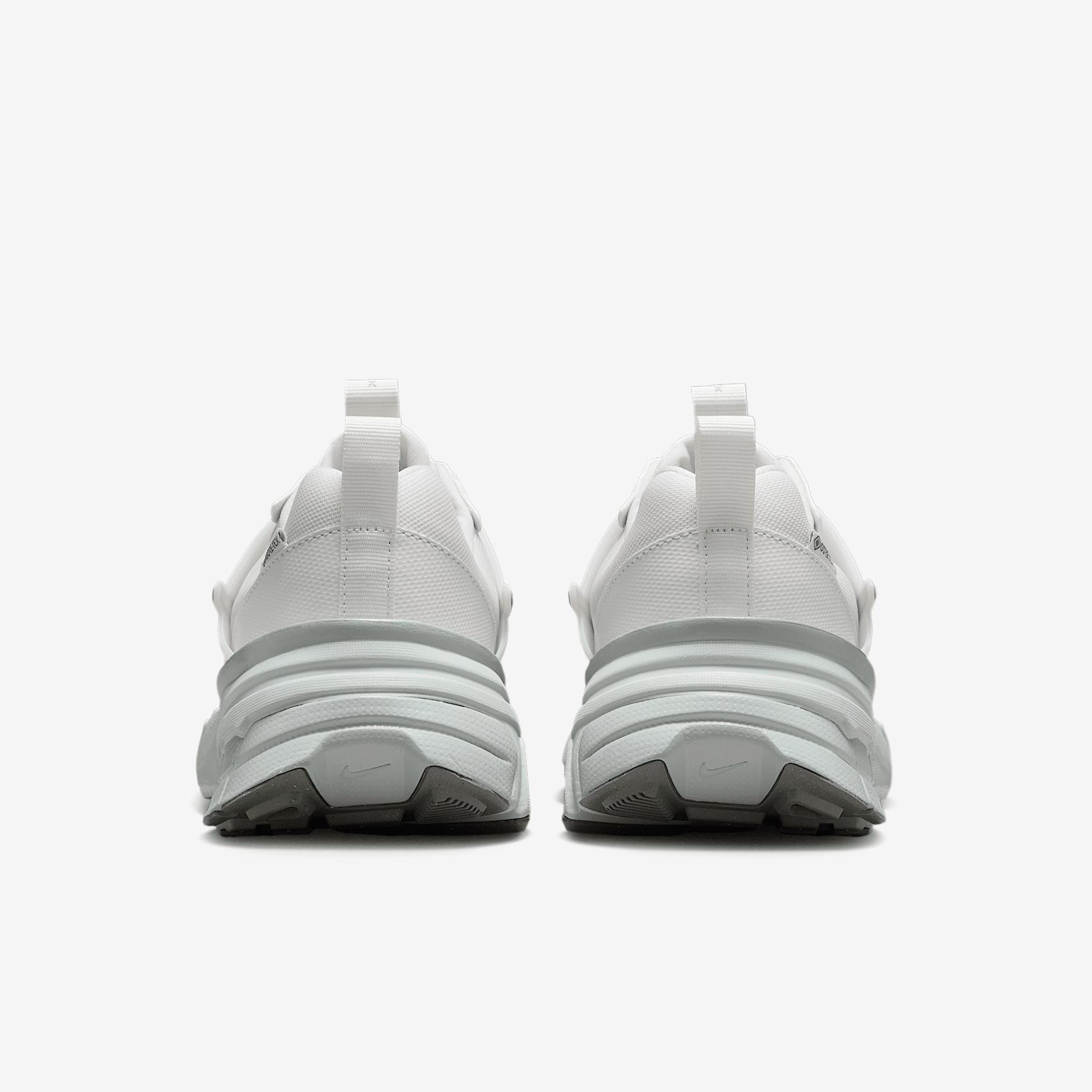 Nike Women's V2K Run GORE-TEX Waterproof Shoes Product Image
