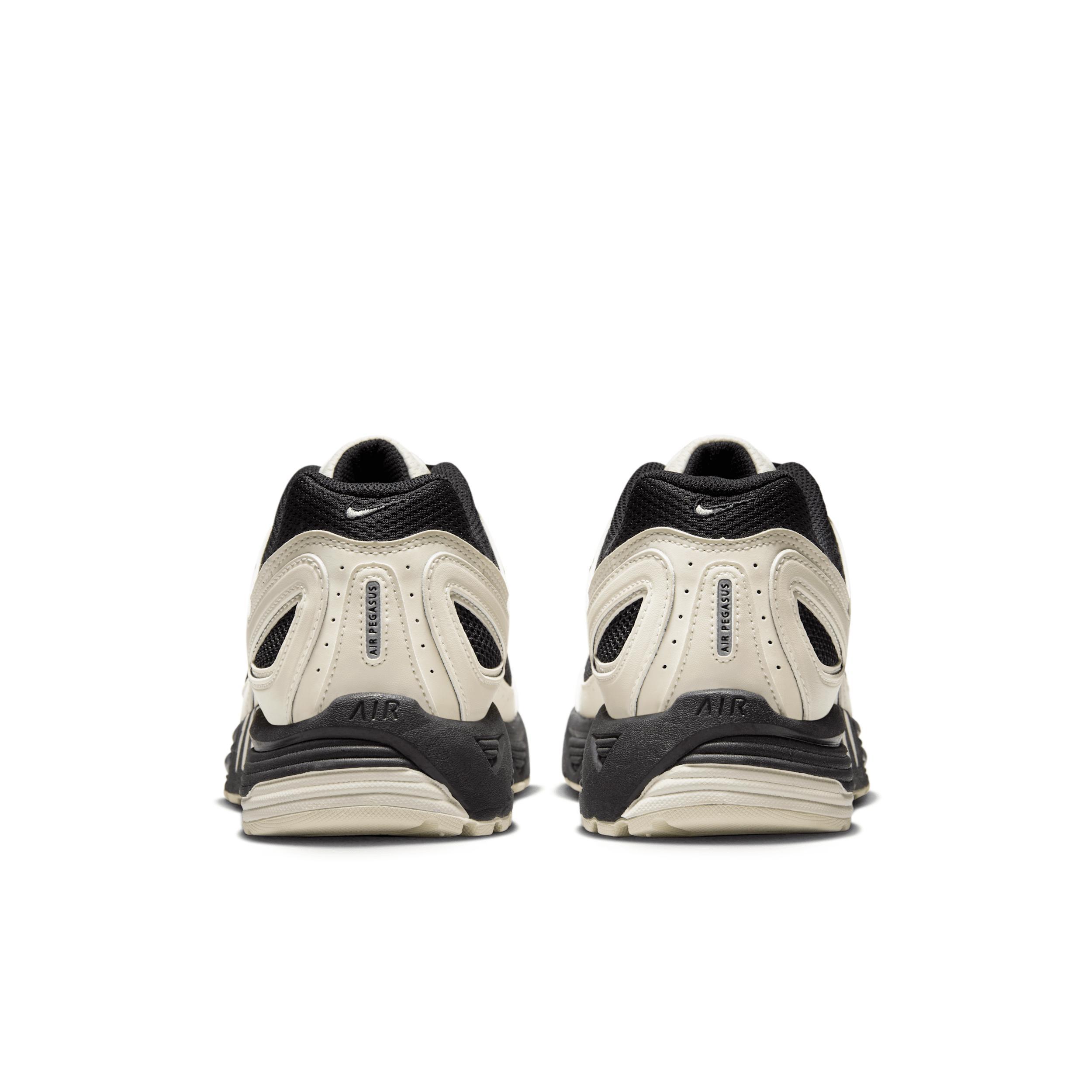 Nike Men's Air Pegasus 2005 Shoes Product Image