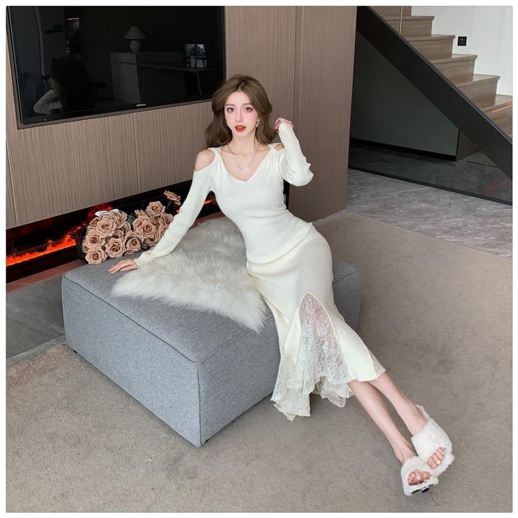 Long Sleeve Cold Shoulder V-Neck Plain Maxi Bodycon Dress Product Image