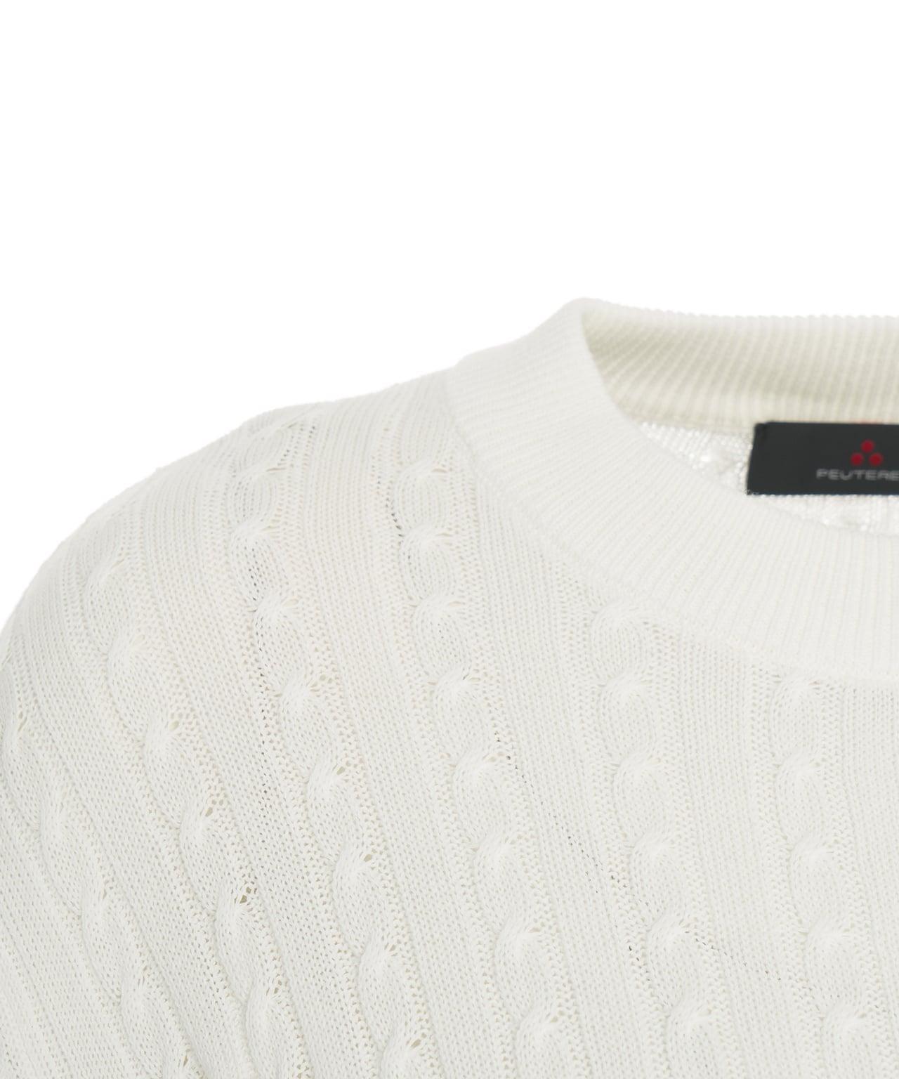 Cable knit pullover Product Image