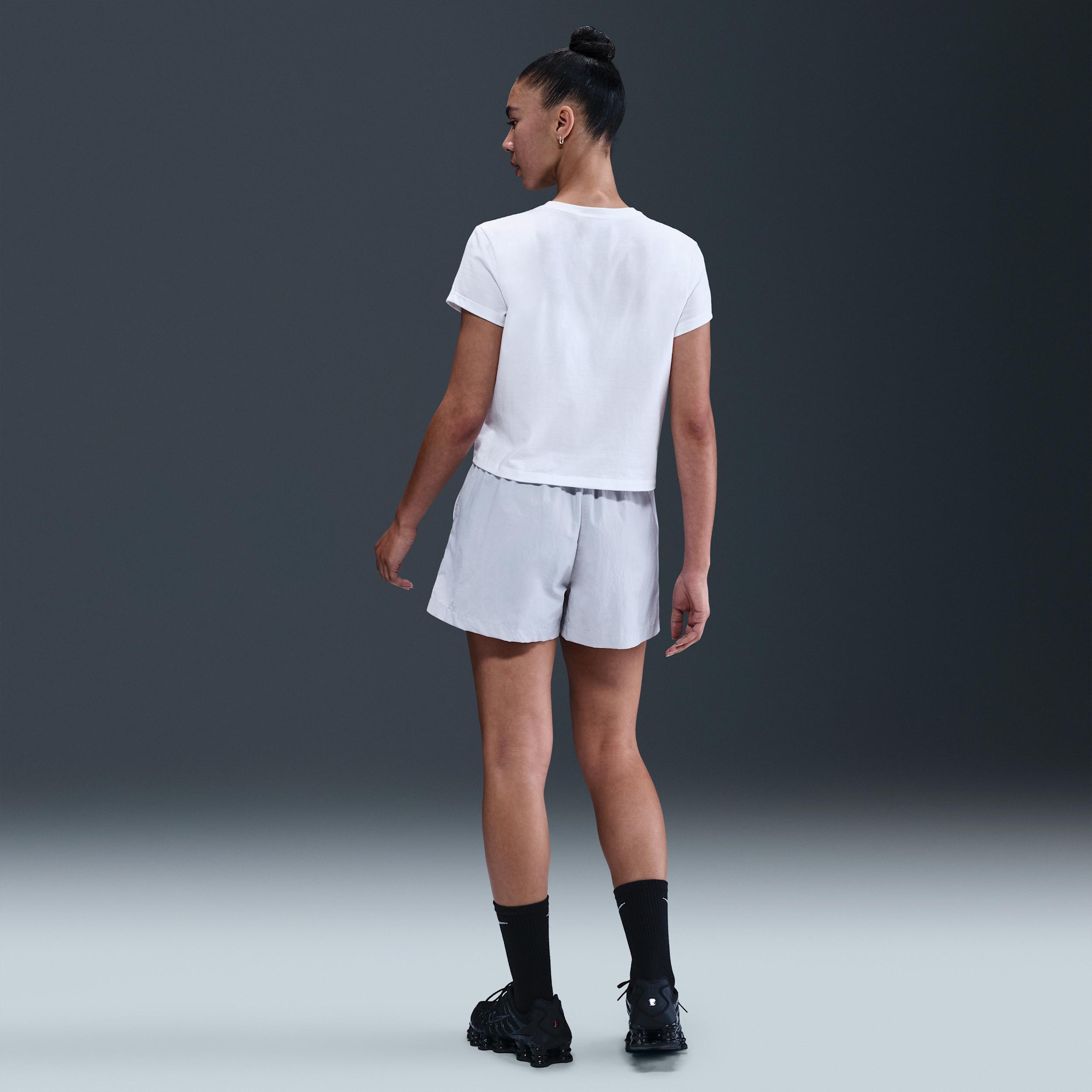 Nike Club Women's Cropped T-Shirt Product Image