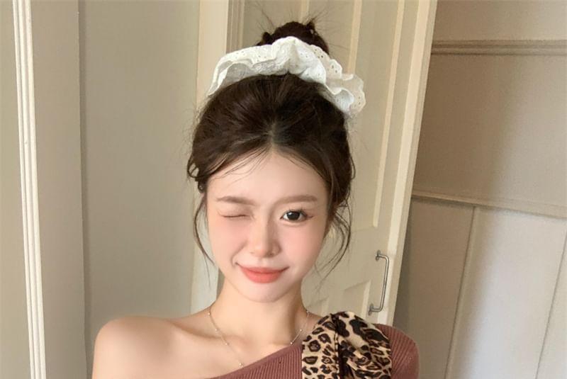 Long-Sleeve Off-Shoulder Leopard Print Bow Slim Fit Knit Top Product Image