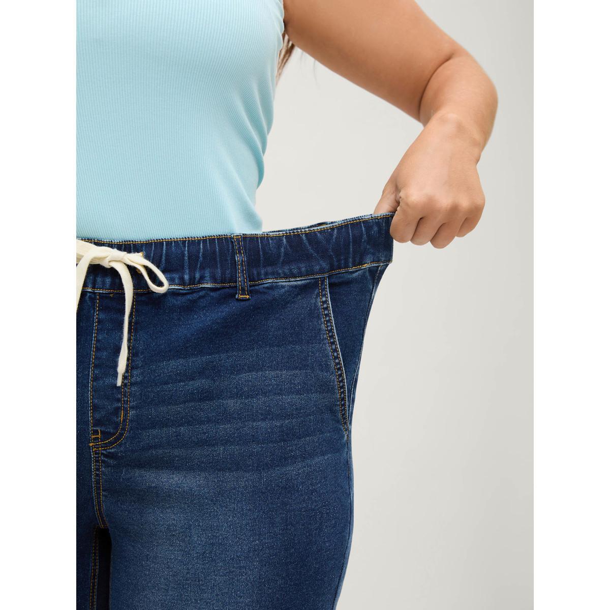 Plus Size No-Gap Waist Stretchy Denim Shorts Women Denimindigo Medium stretch Everyday-Casual Slanted pocket Denim Shorts BloomChic 12/L Product Image