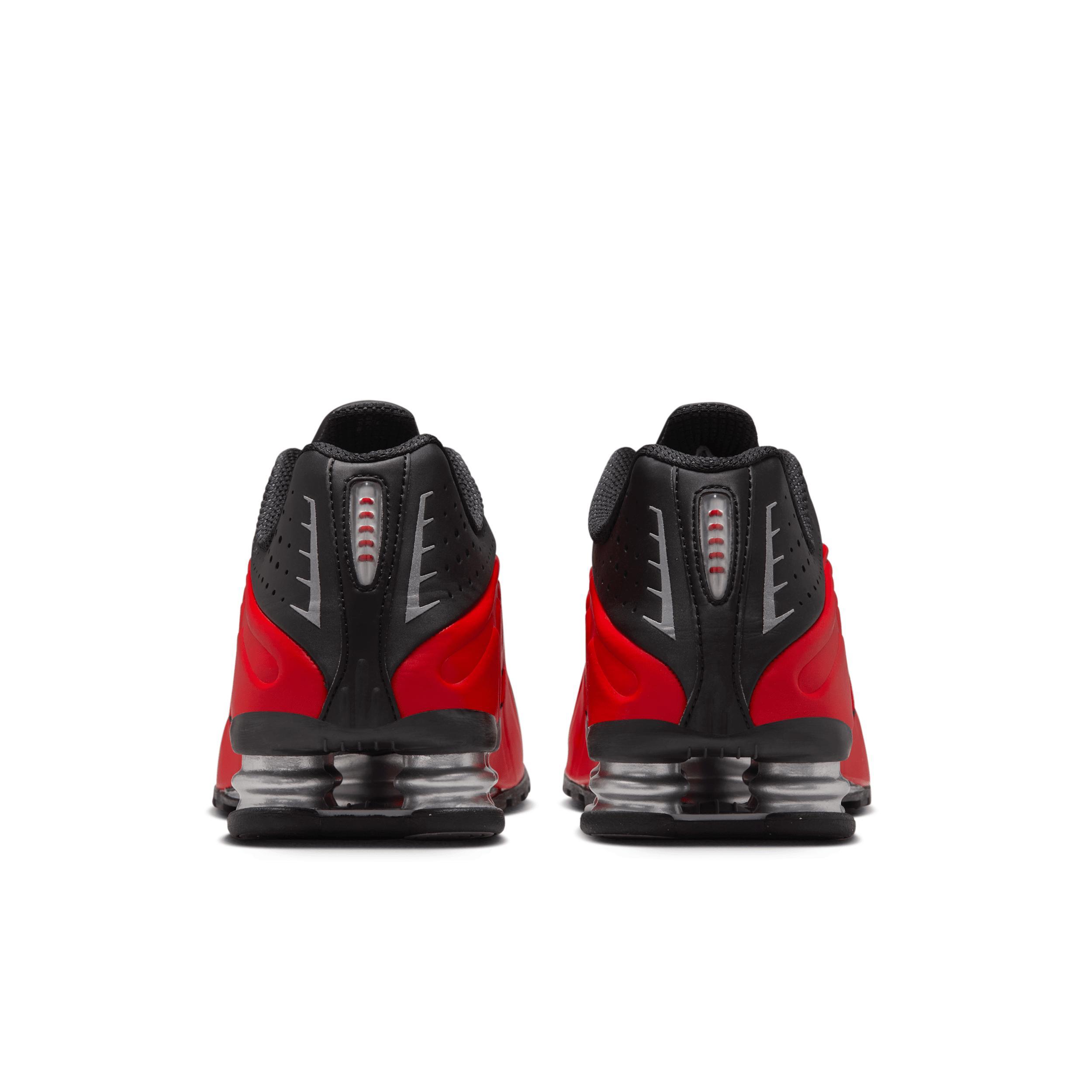 Nike Men's Shox R4 Shoes Product Image