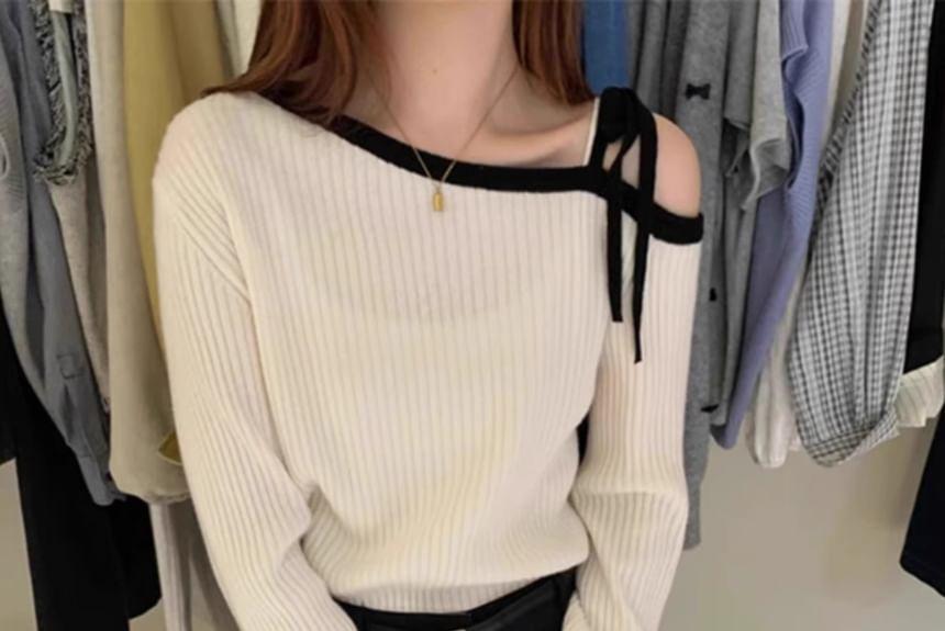 Long-Sleeve Asymmetrical Neck Cold-Shoulder Contrast Trim Ribbed Knit Top Product Image