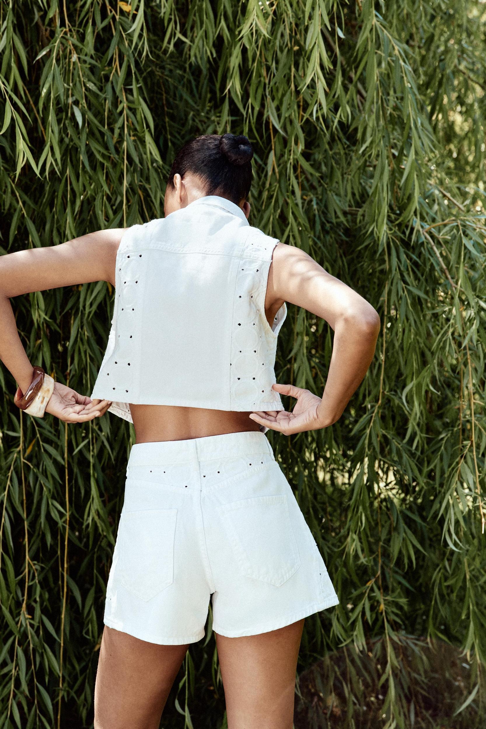 Z1975 SHORTS WITH OPENWORK EMBROIDERY Product Image
