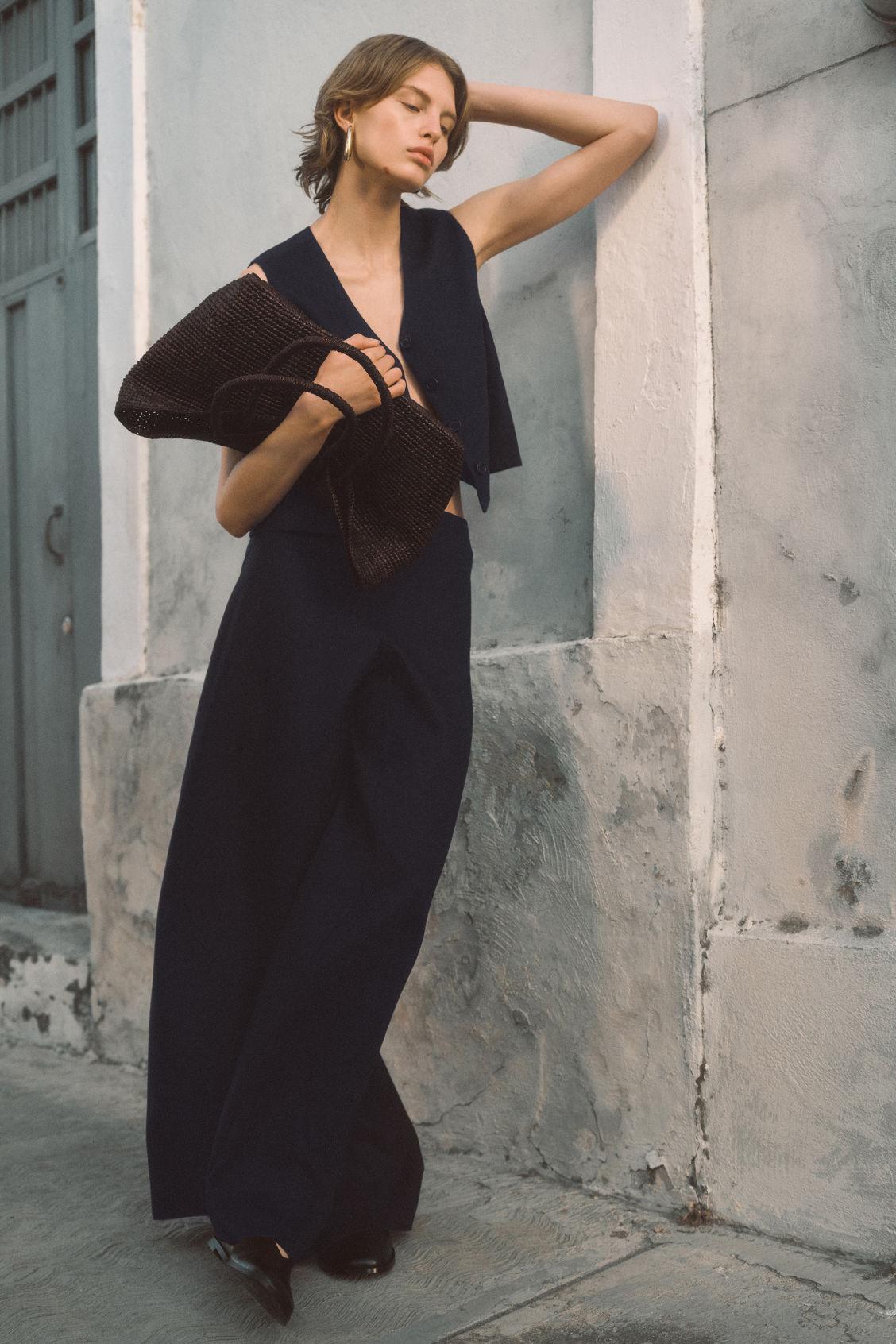 CROPPED LINEN WAISTCOAT Product Image