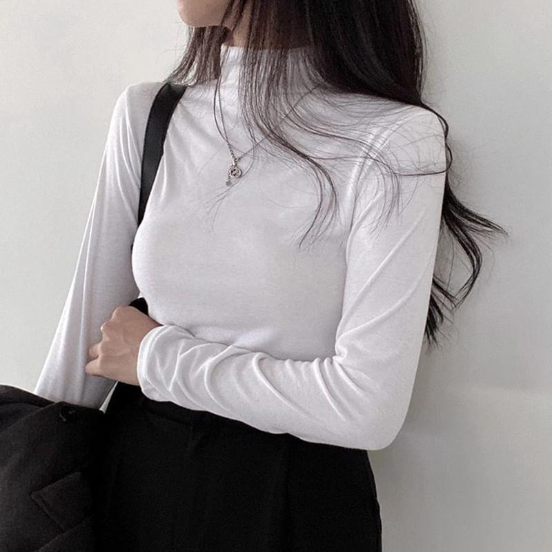 Long-Sleeve Mock Neck Plain T-Shirt Product Image