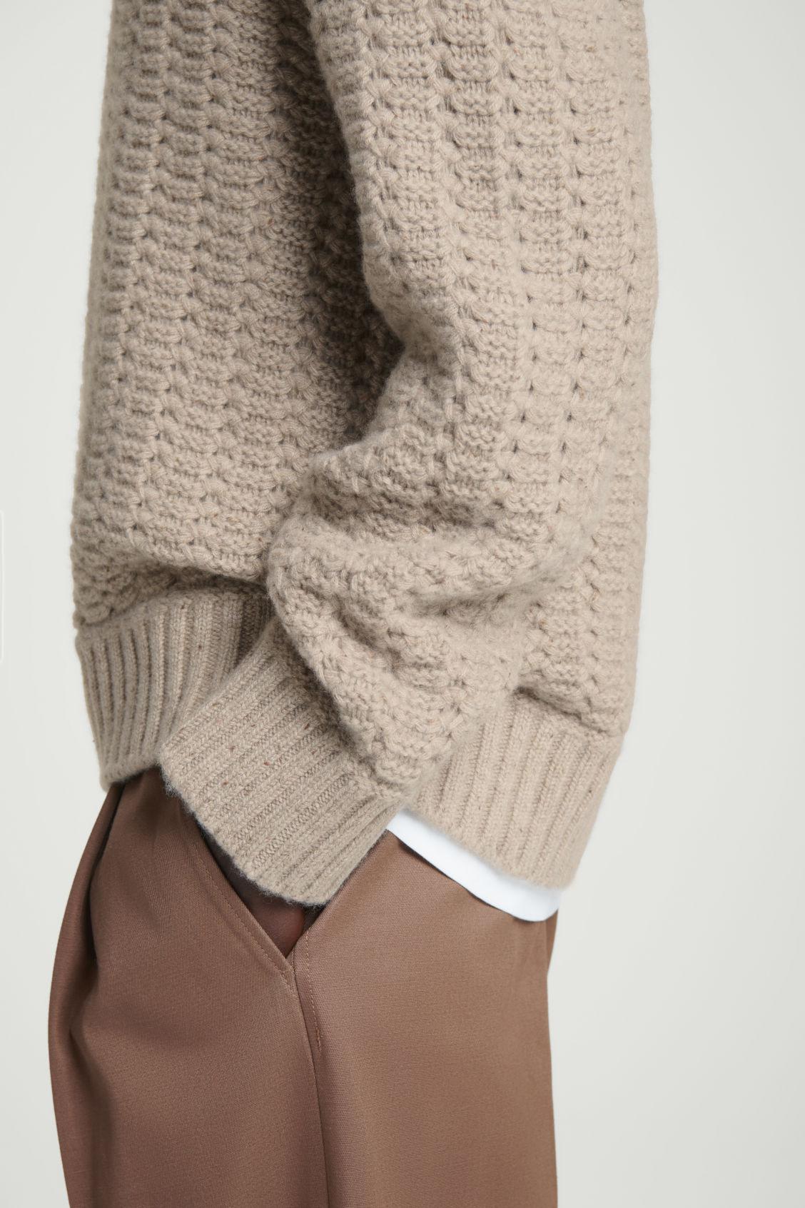 RELAXED POINTELLE-KNIT PURE CASHMERE SWEATER Product Image