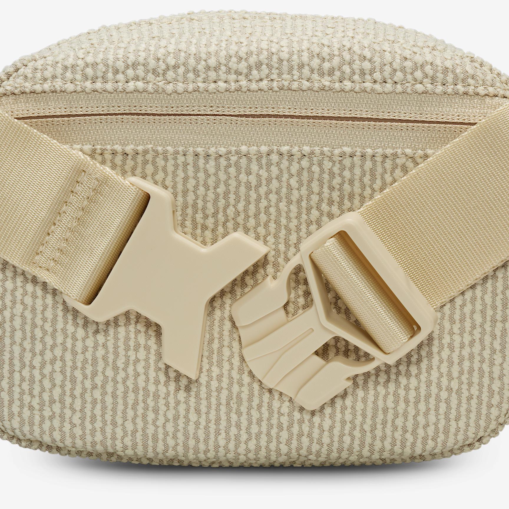 Nike Aura Crossbody Bag (2L) Product Image