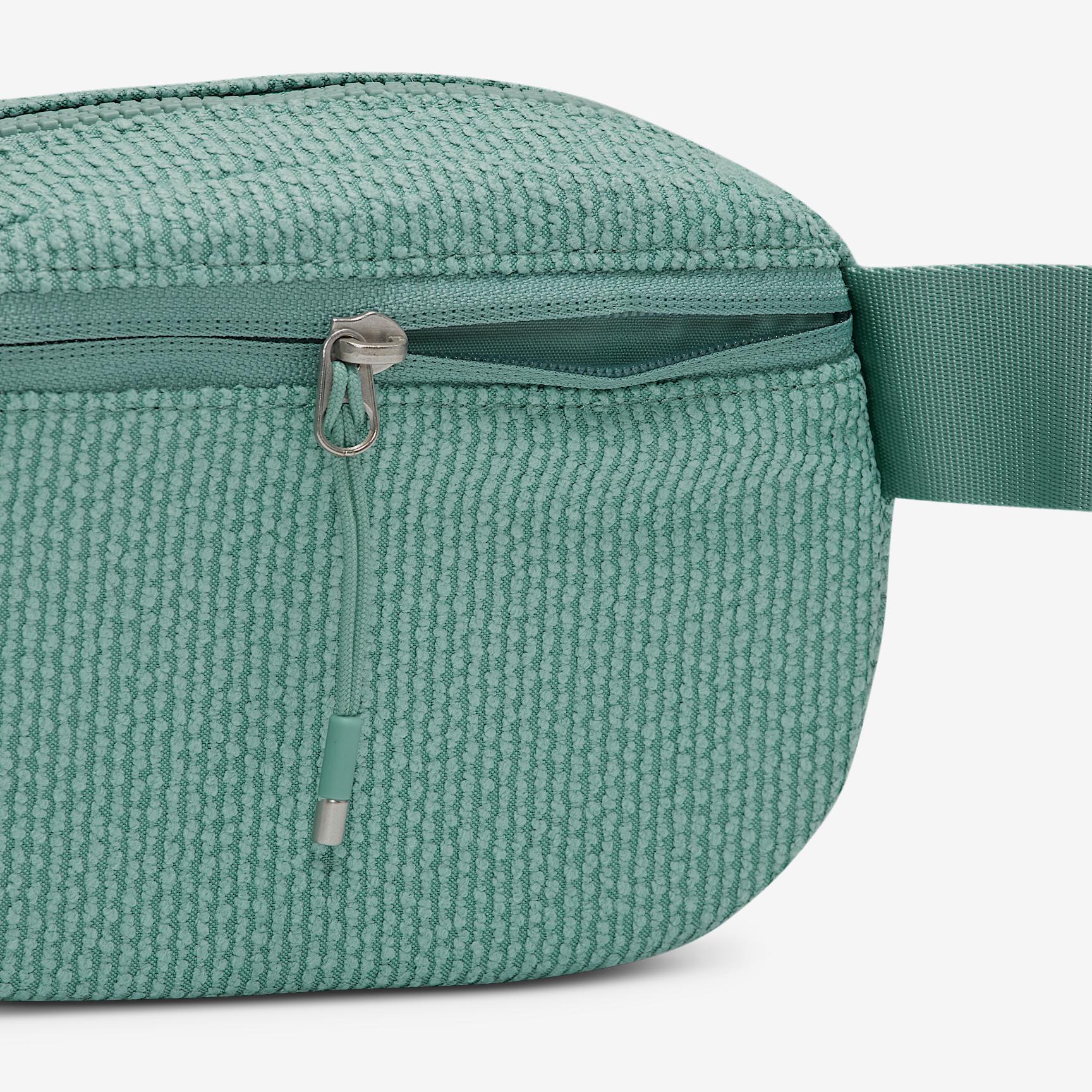 Nike Aura Crossbody Bag (2L) Product Image