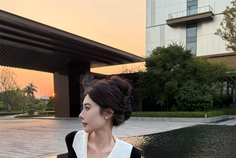 Long Sleeve Collared V-Neck Color Block Knit Bodycon Mini Dress Product Image