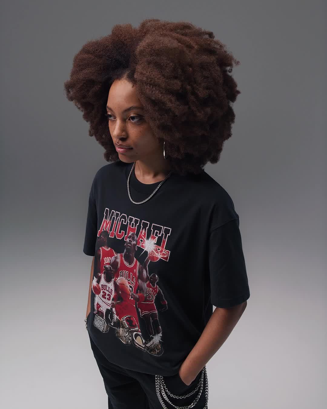 Women's Jordan Oversized Short-Sleeve Graphic T-Shirt Product Image