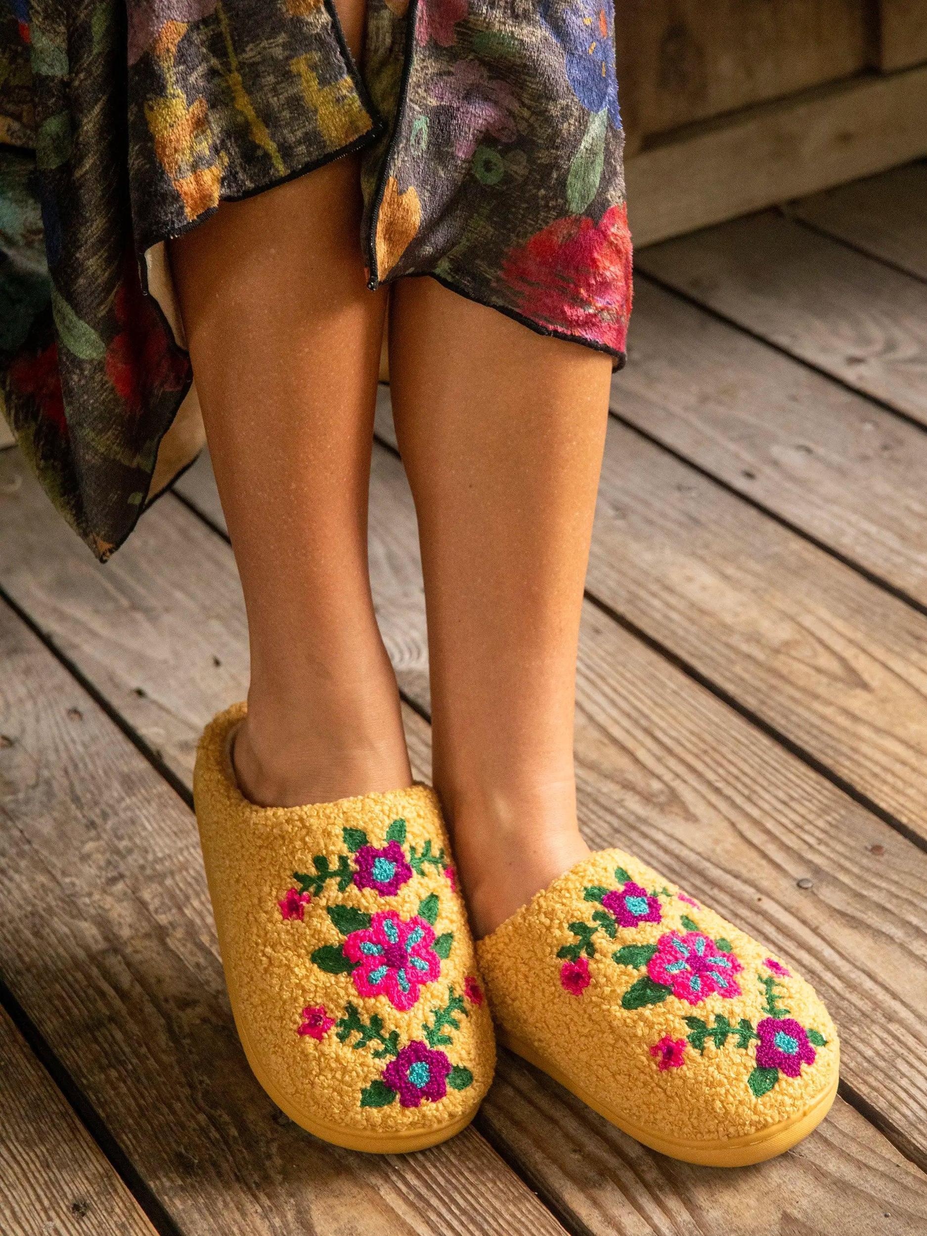 Icon Sherpa Slippers - Blue Daisy Product Image