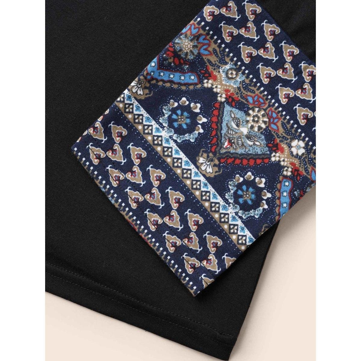Plus Size Bandana Print Patchwork Round Neck T-shirt Black Women Casual Contrast Round Neck Everyday T-shirts BloomChic 30/6X Product Image