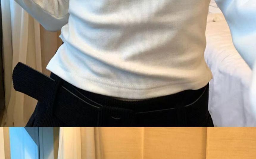 Long-Sleeve Notched Plain T-Shirt Product Image