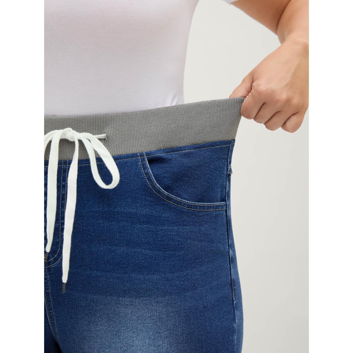 Plus Size Pull-On Drawstring Skinny-Fit Denim Shorts Women Midblue High stretch Everyday-Casual Slanted pocket Denim Shorts BloomChic 22/3X Product Image
