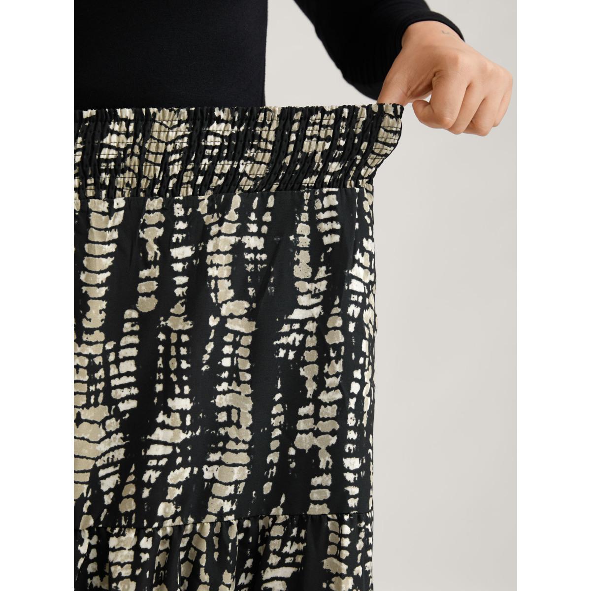 Plus Size Geometric Shirred Ruffle Layered Hem Skirt Women Black Casual Shirred No stretch Slanted pocket Everyday Skirts BloomChic 28/5X Product Image