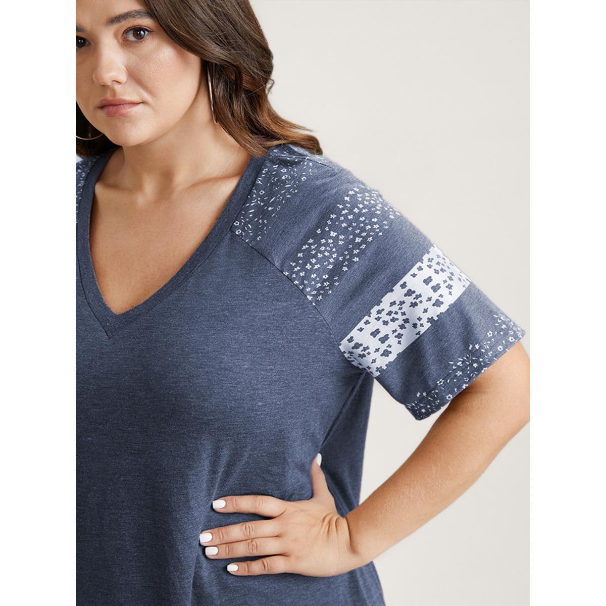 Plus Size Ditsy Floral Colorblock Contrast Raglan Sleeve T-shirt Blue Women Casual Contrast Ditsy Floral V-neck Everyday T-shirts BloomChic 10/M Product Image