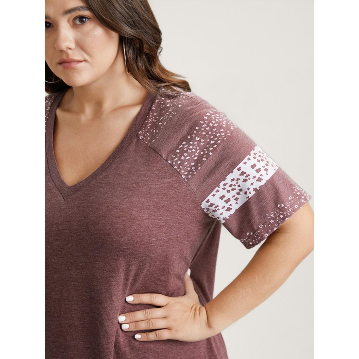 Plus Size Ditsy Floral Colorblock Contrast Raglan Sleeve T-shirt Blue Women Casual Contrast Ditsy Floral V-neck Everyday T-shirts BloomChic 10/M Product Image
