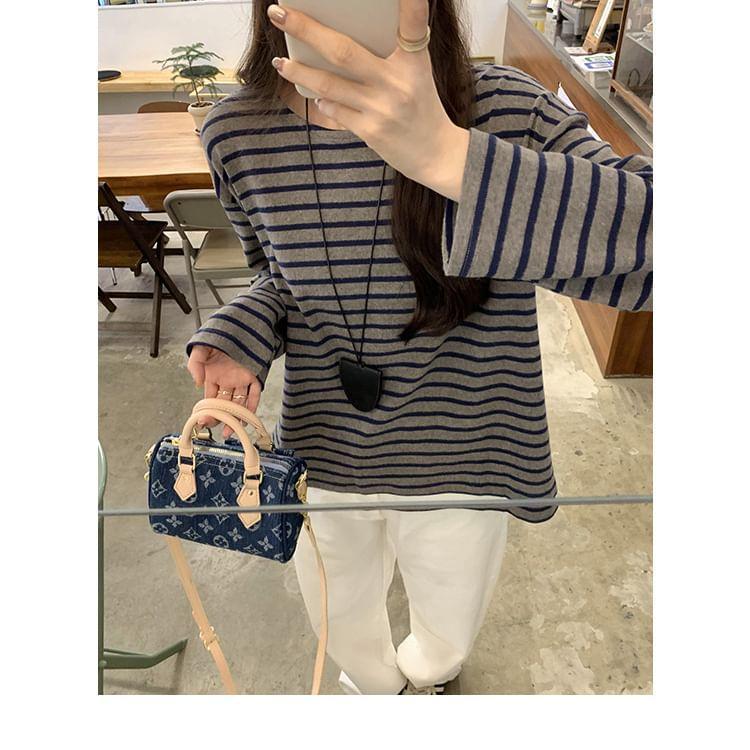 Long-Sleeve Crewneck Striped T-Shirt Product Image