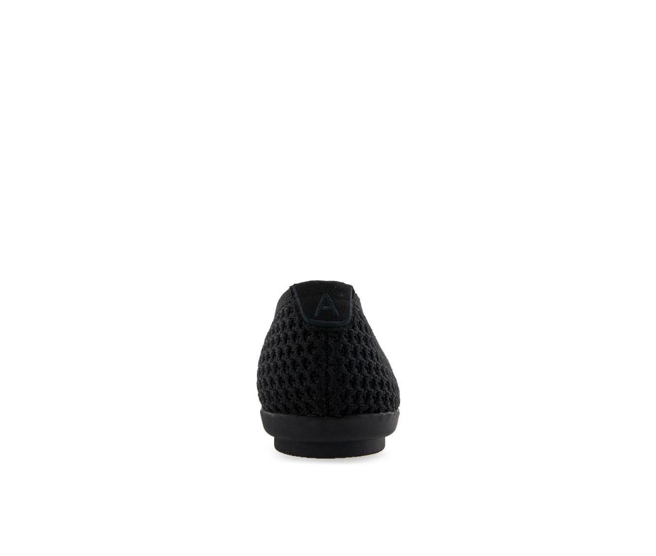 Women's Journee Collection Kaiah Flats Product Image